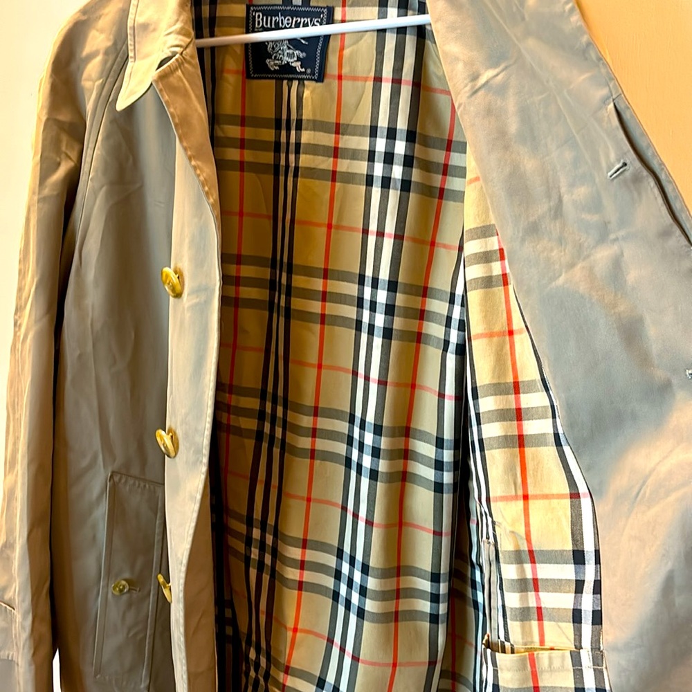 Vintage Burberry (1970’s-80’s) men’s raincoat